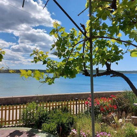 Apartmani Seaview Любач Экстерьер фото