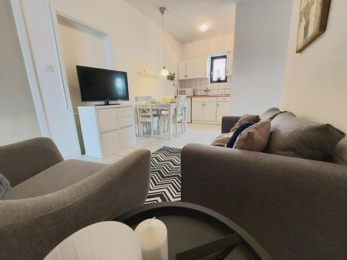 Apartmani Seaview Любач Экстерьер фото